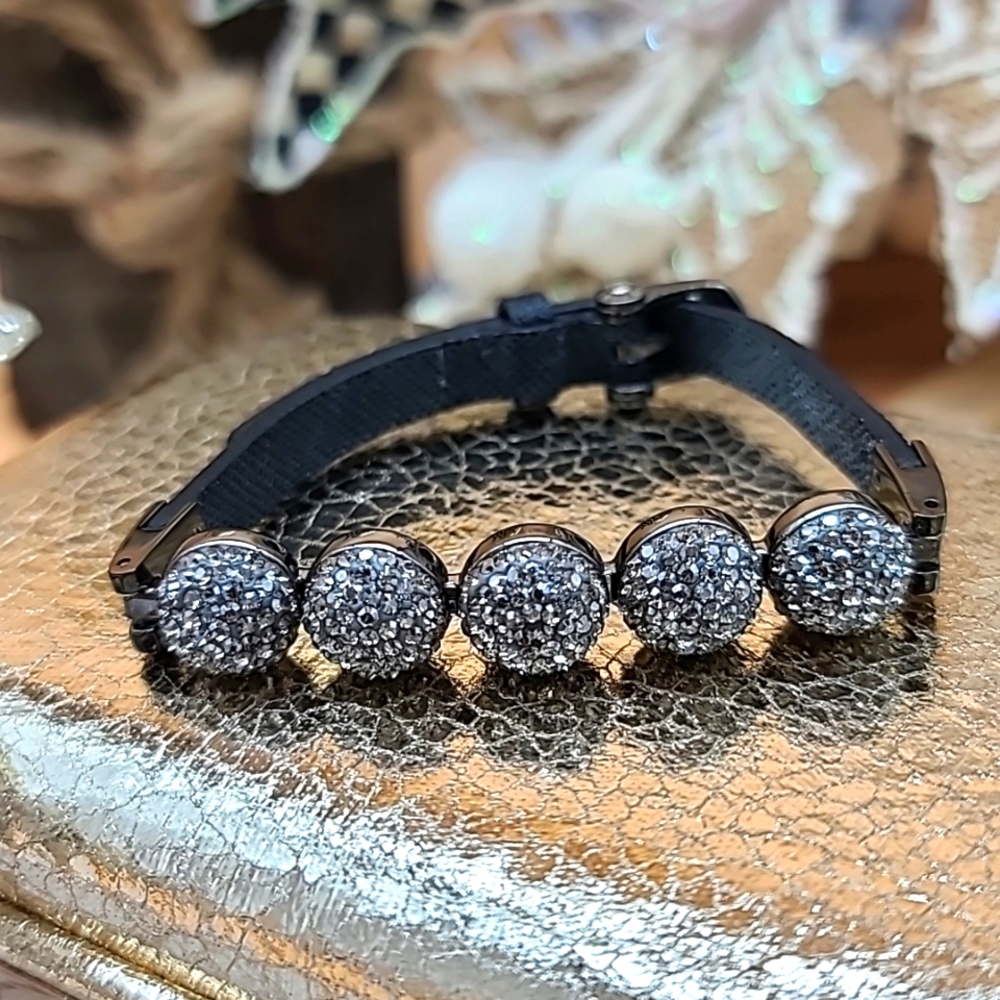 NWOTS $178 henri bendel Swarovski Crystal 5 Gray Pave Balls on Mesh Bracelet ♥️